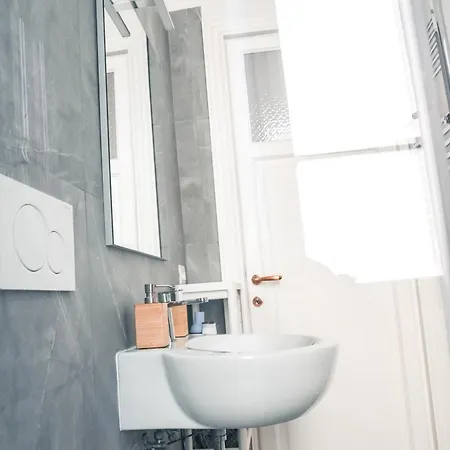 Lina - Sky Earth Liberty - 5 Min From Tube *