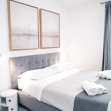 Lina - Sky Earth Liberty - 5 Min From Tube