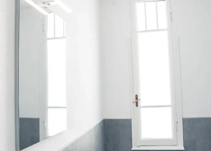 Lina - Sky Earth Liberty - 5 Min From Tube *